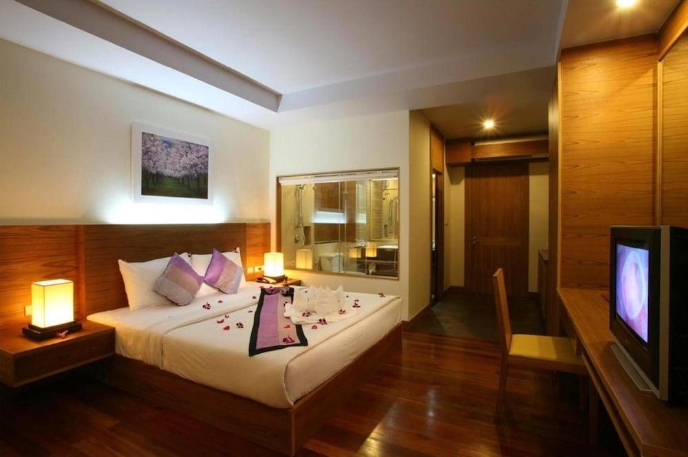 Baan Saikao Plaza & Service Koh Chang