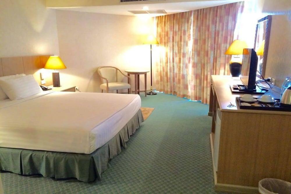 Golden Hotel