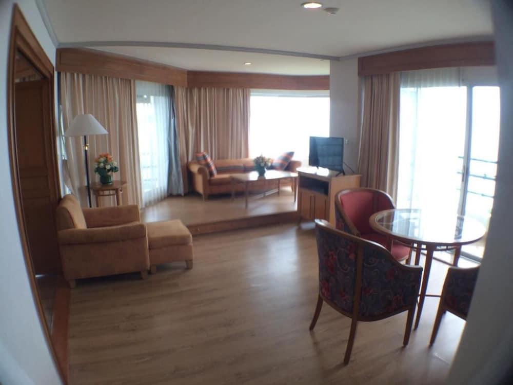 Golden Hotel 4*