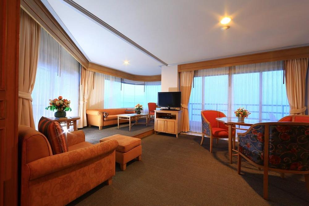 Hotel Golden Khanom