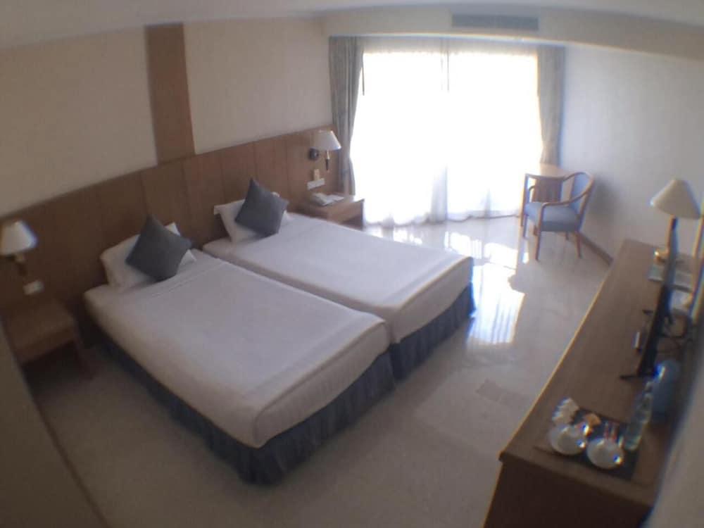 Golden 4* Khanom