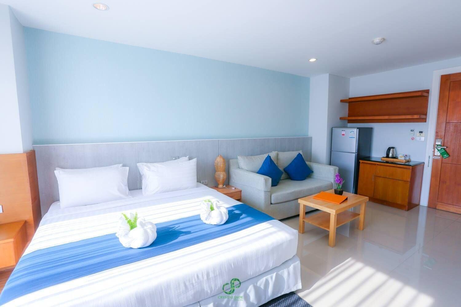Crystal Jade Hotel 3*