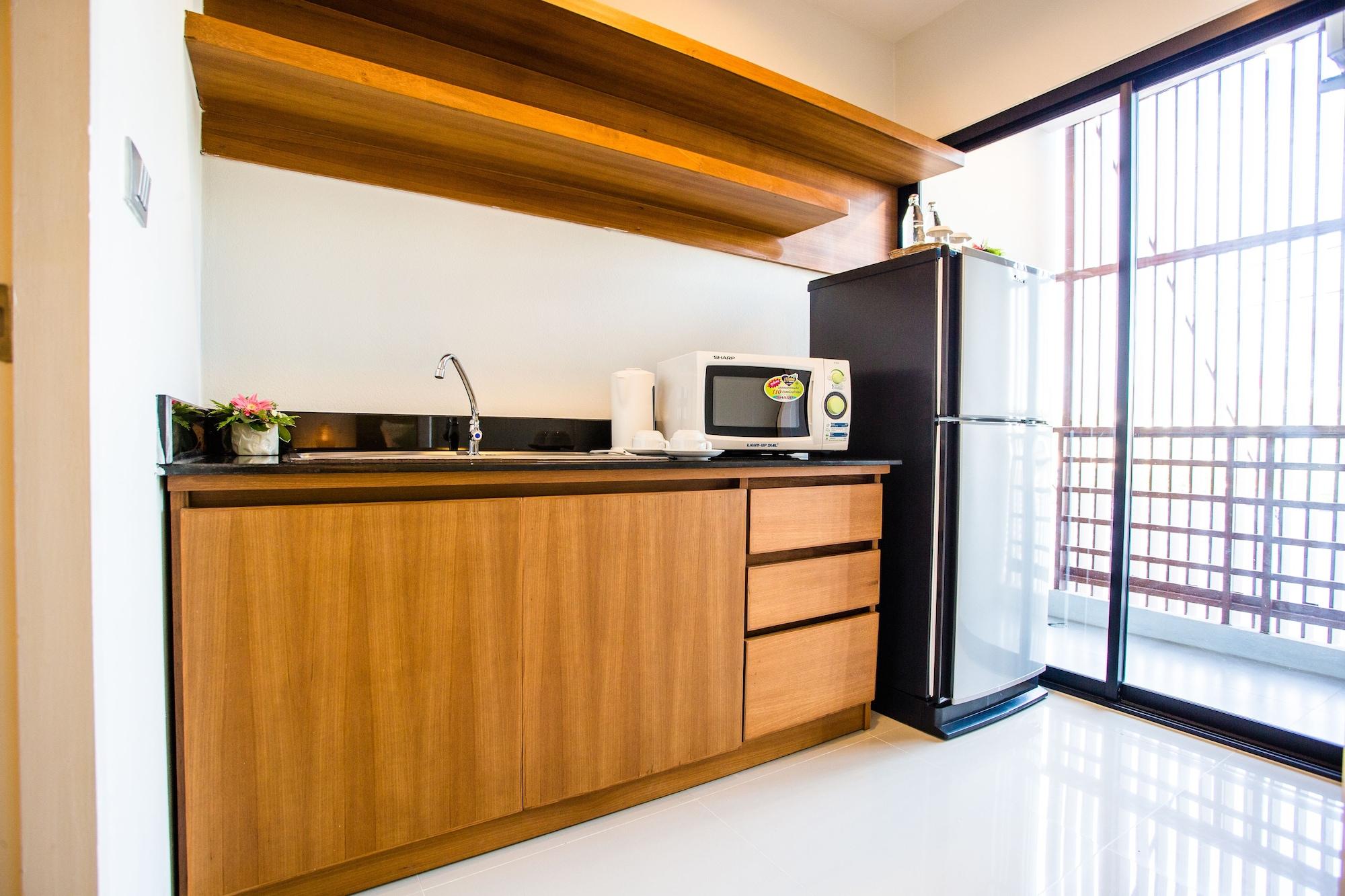 Hotel Crystal Jade 3*