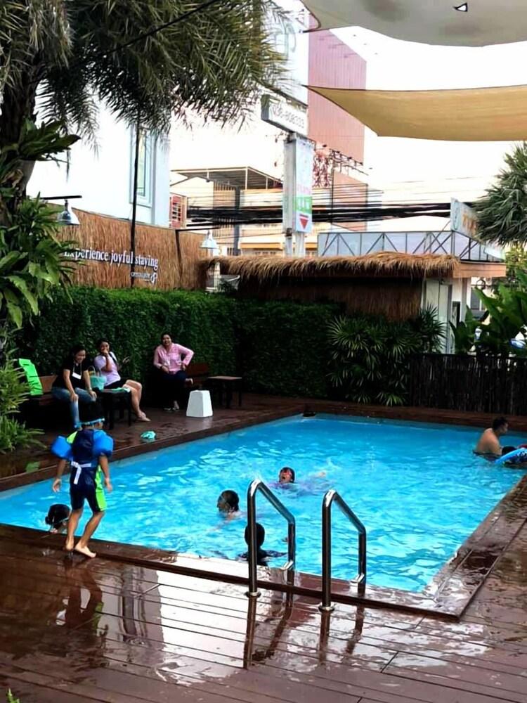 Hotel Crystal Jade 3*
