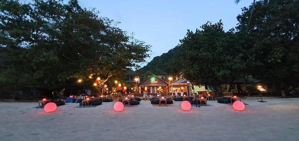 15 Palms Resort 3*