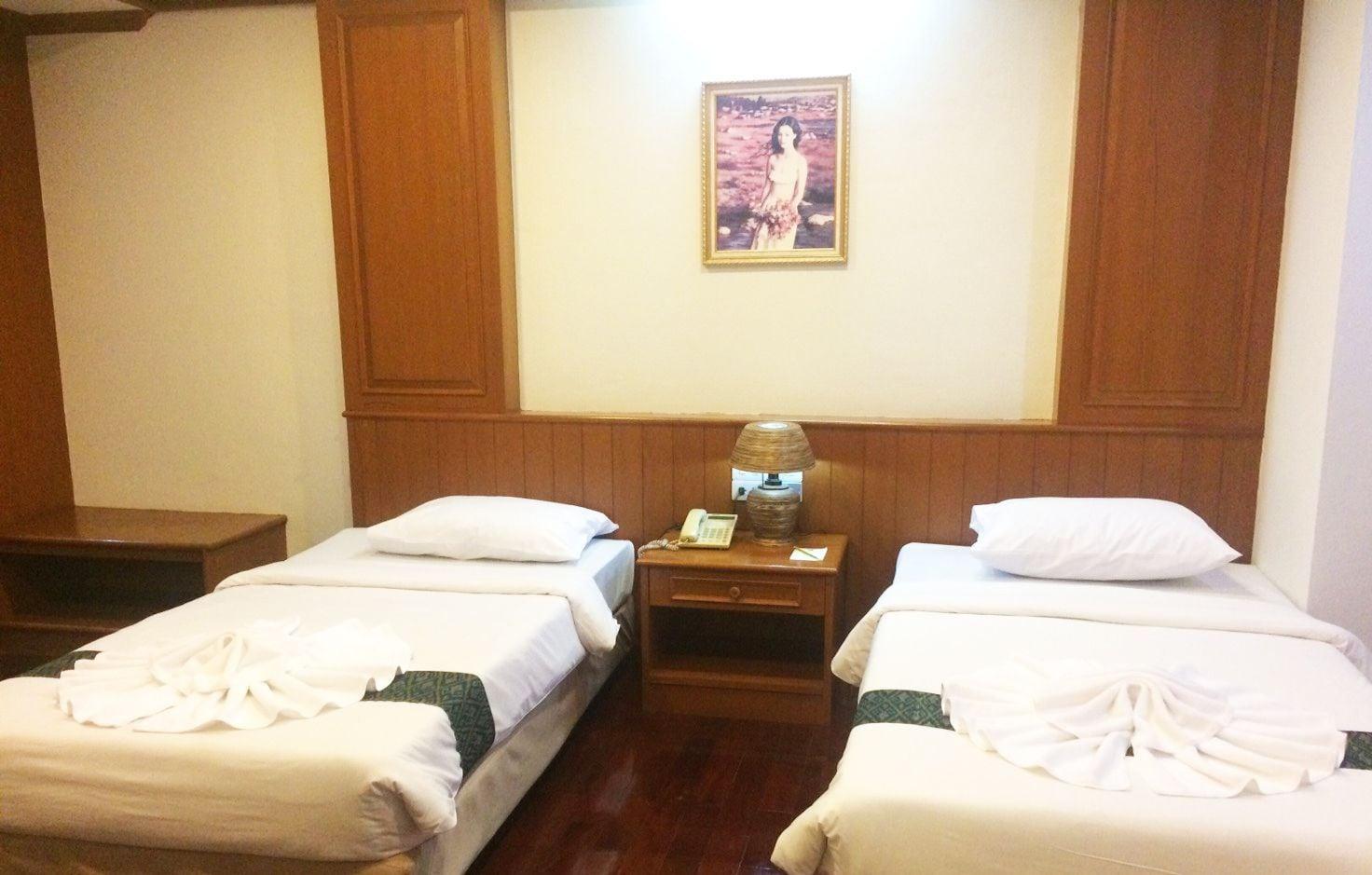 Life Up And Hotel 3*