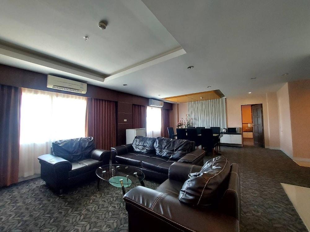 M Danok Hotel 4*