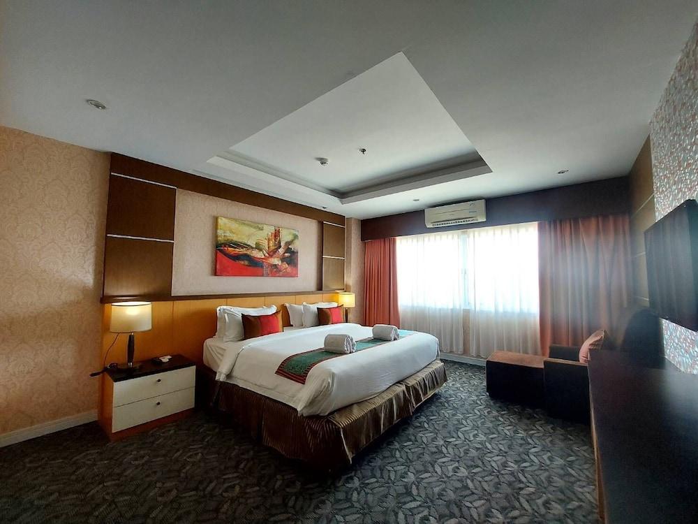 M Danok Hotel 4*
