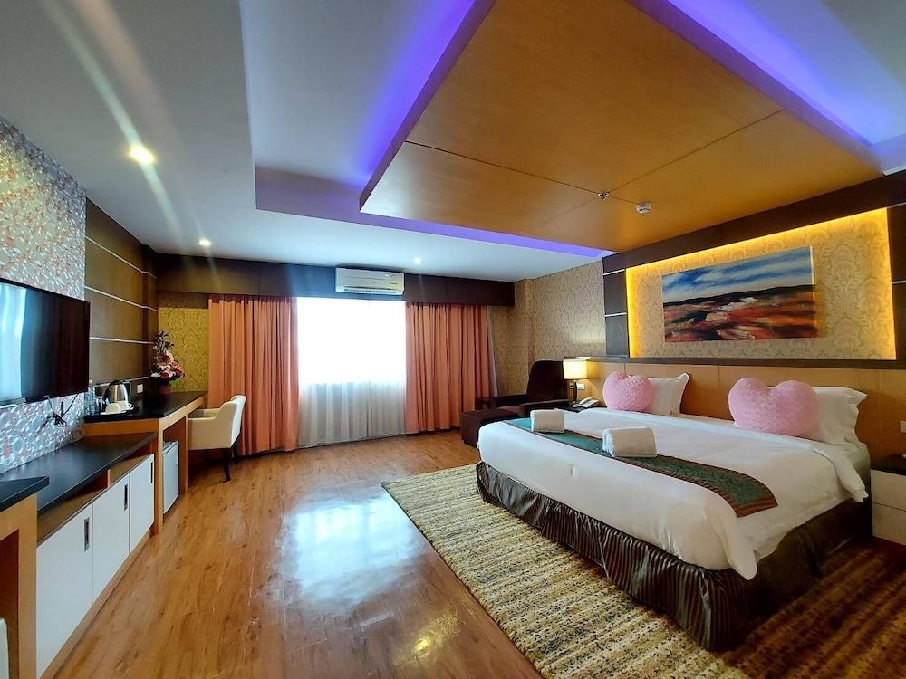 M Danok Hotel 4*