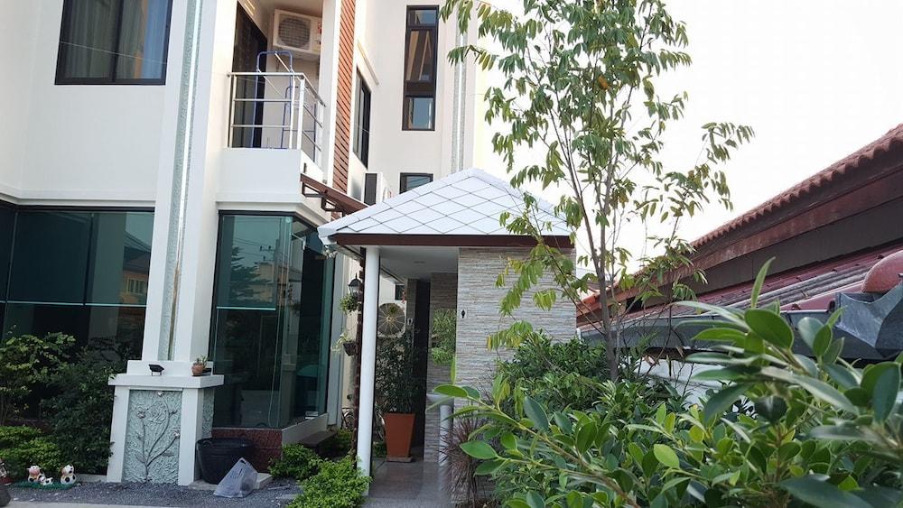 Hotel Narai Iyara 2*