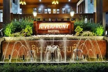 Riverfront Hotel