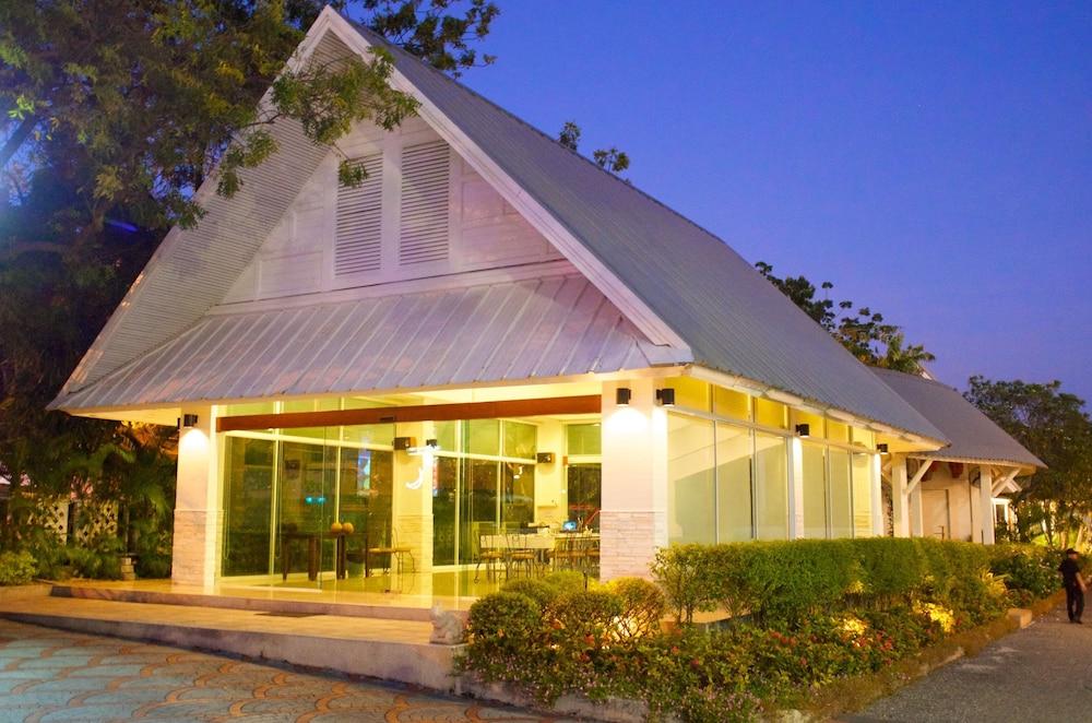 Aparthotel Charn Bang Saen