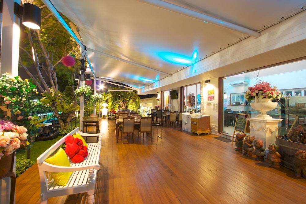 Aparthotel Charn 3*
