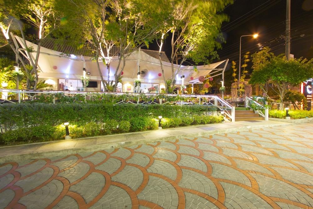 Aparthotel Charn 3*