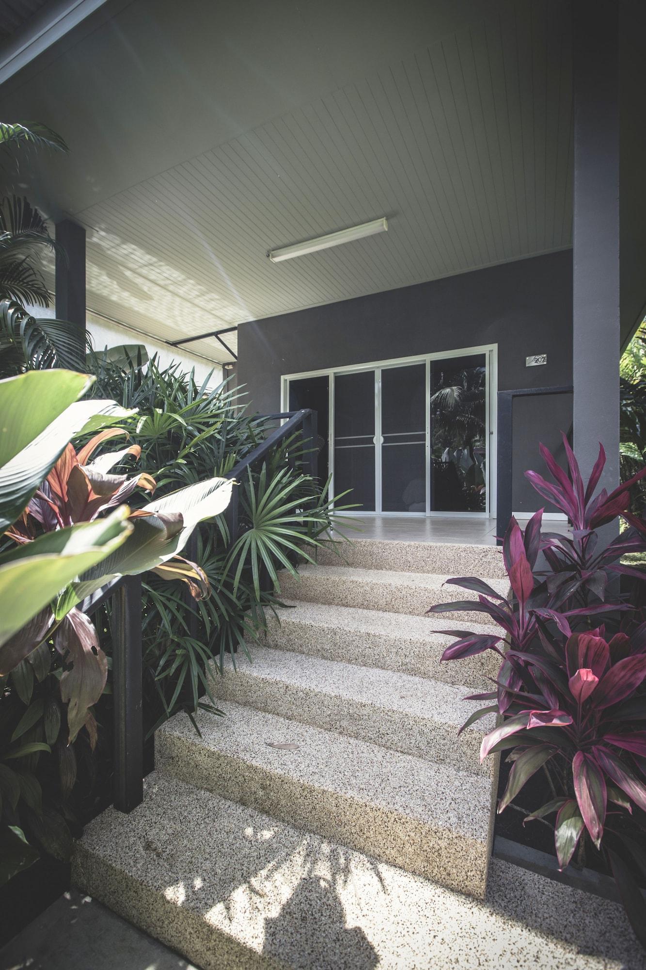 Resort Blu Monkey Pooltara & Pet Friendly