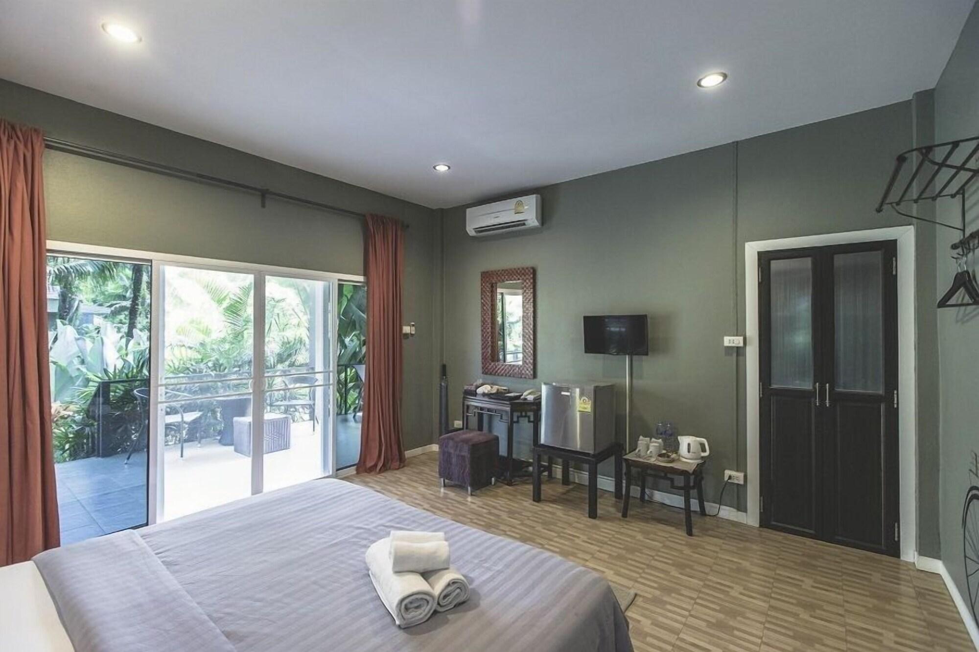 Blu Monkey Pooltara & Pet Friendly