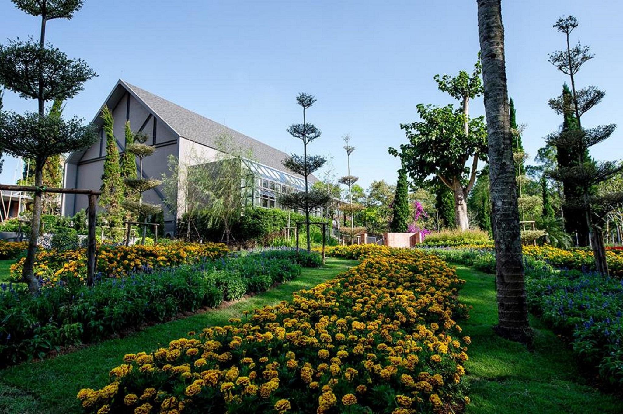 Resort Flora Creek Hang Dong