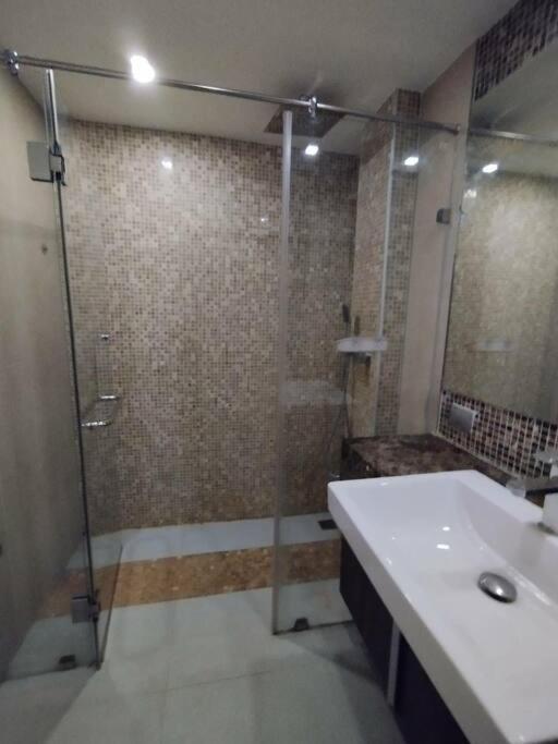 2 Bedrooms Near