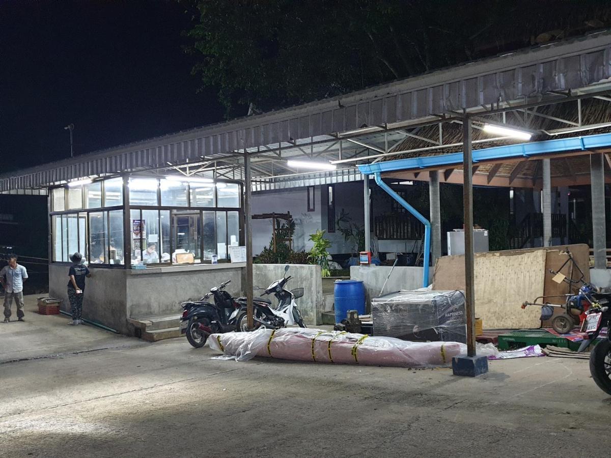- Koh Tao Night Ferry Botel *