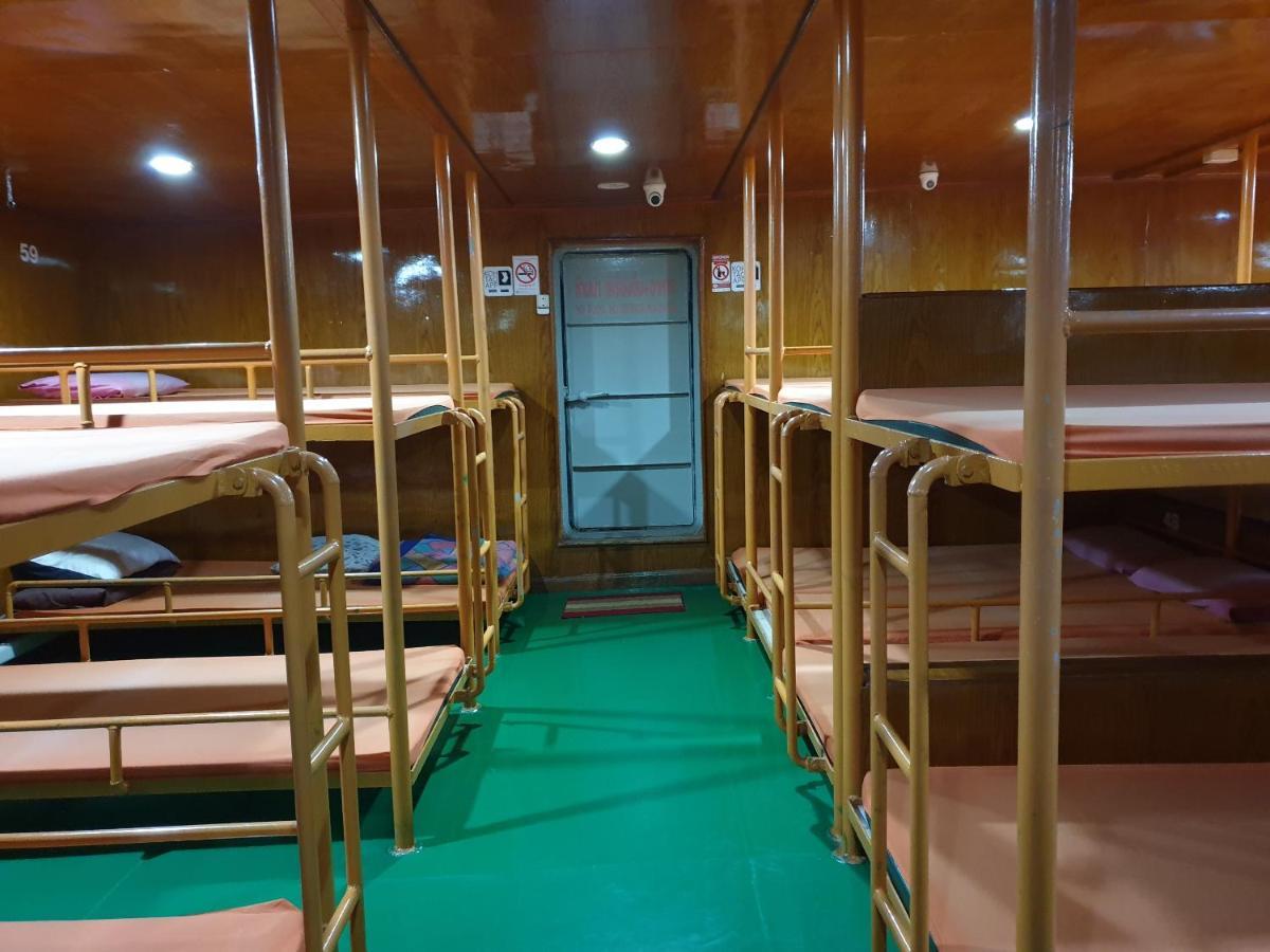 - Koh Tao Night Ferry Botel *