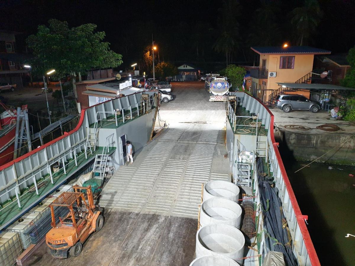 Botel - Koh Tao Night Ferry