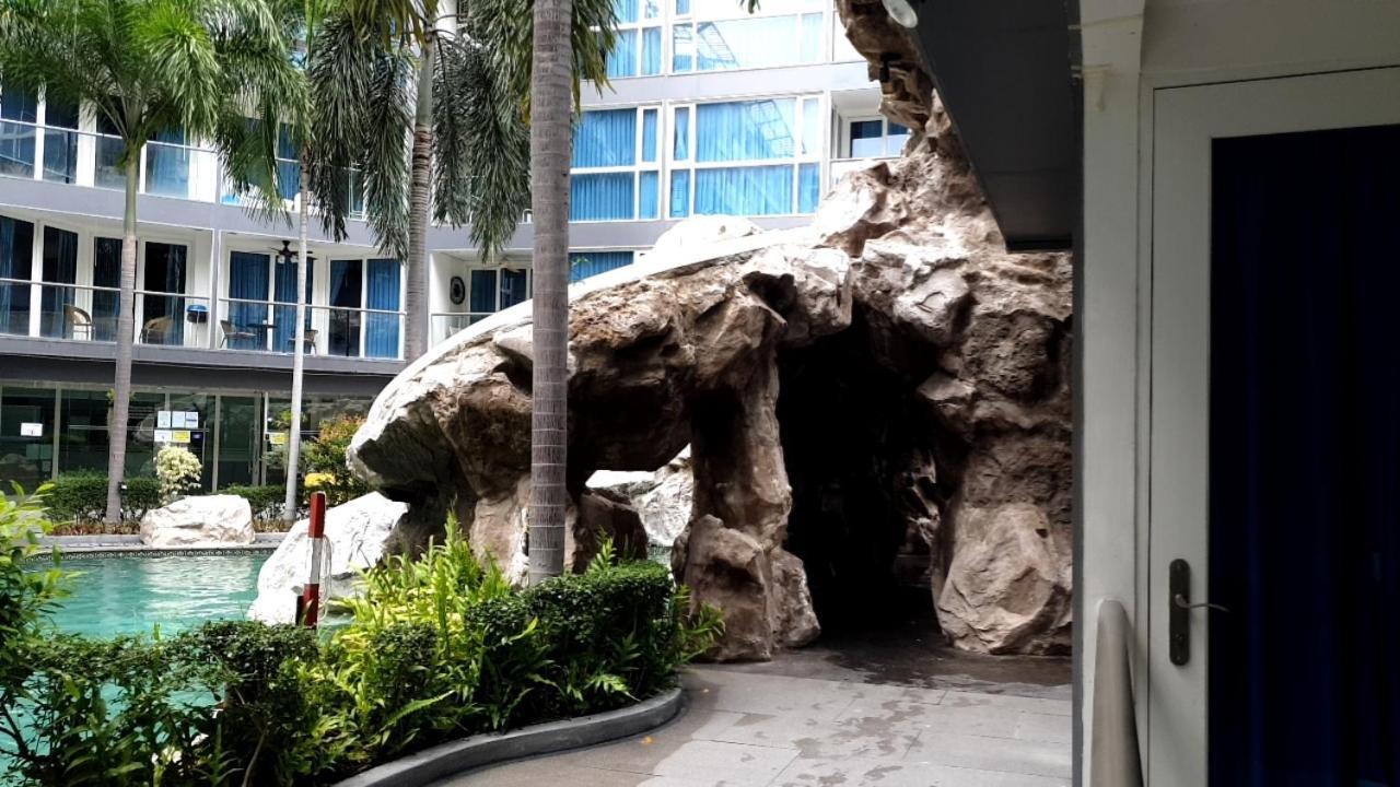 Centara Avenue 2 Bedrooms Pool View Apartment Pattaya