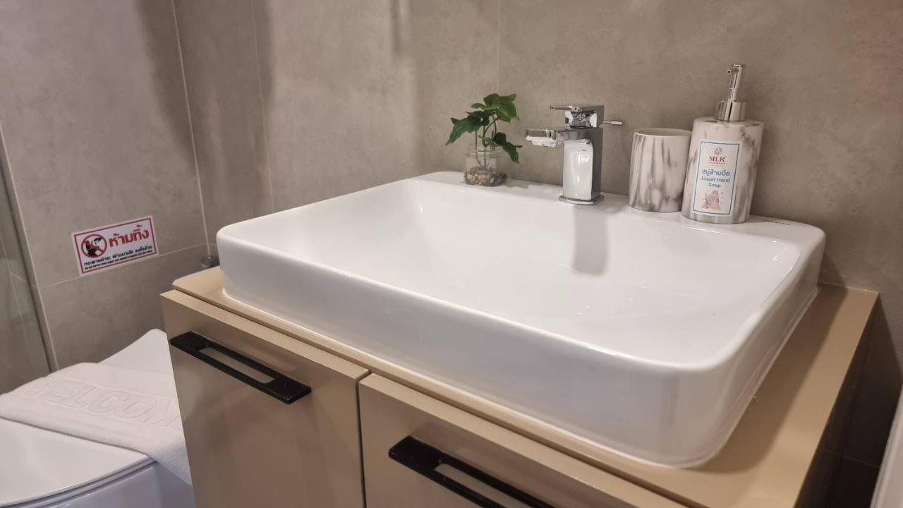 Apartment B504-partial Seaview Floor 1br *
