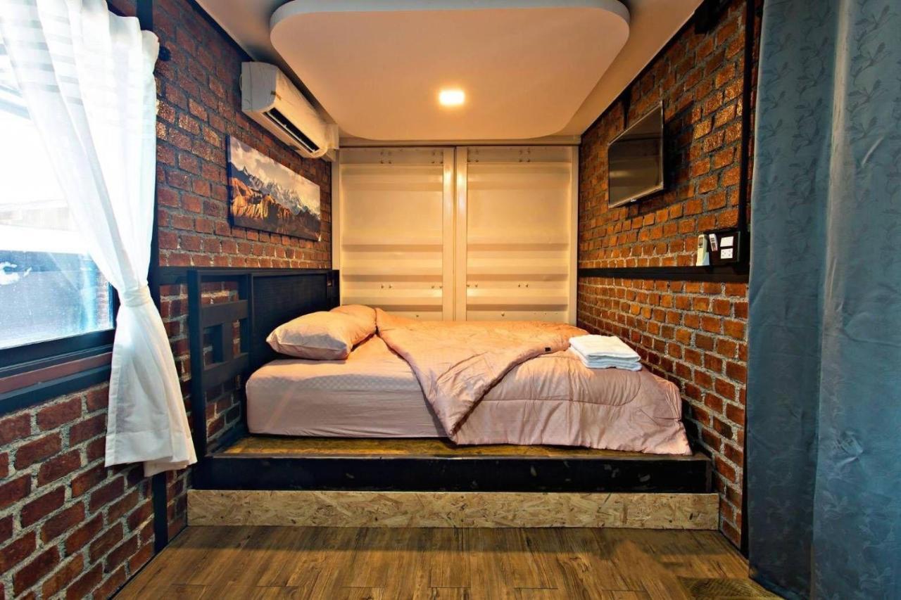 99/9 Box Resort *