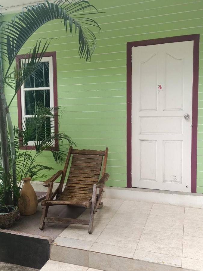 Adrian View Bed & Breakfast Ko Si Chang