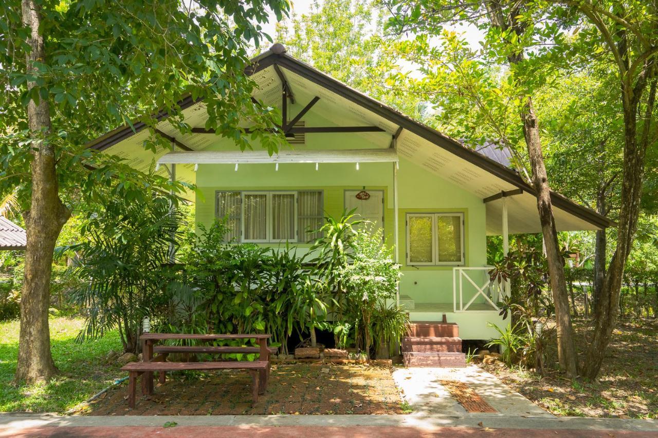 Resort Baansuansabai Phloenpanmai Samut Songkhram