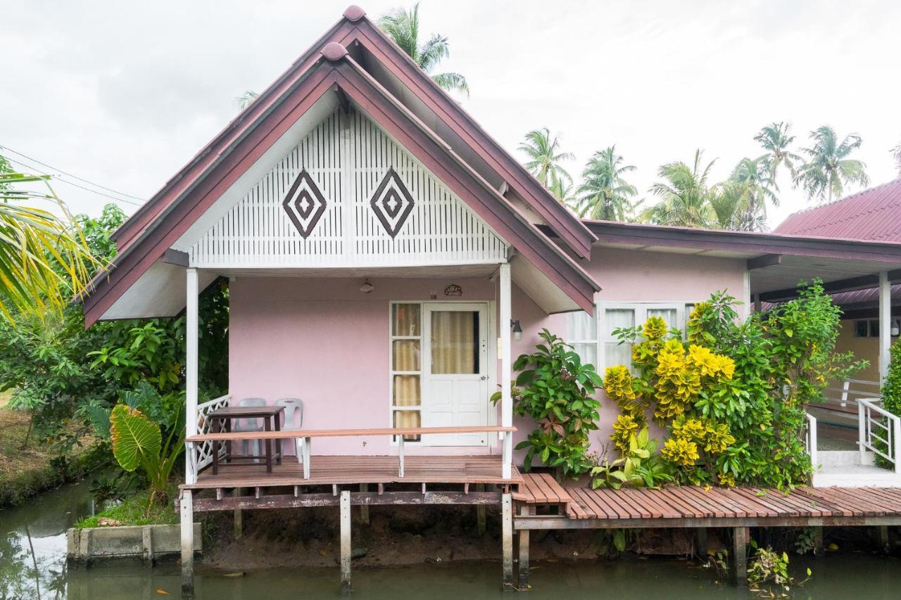 Resort Baansuansabai Phloenpanmai Samut Songkhram