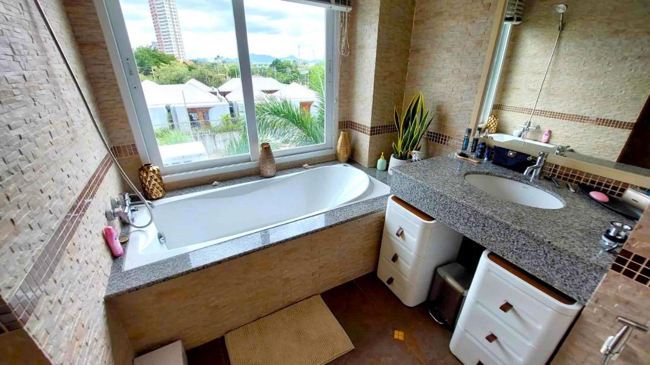 Beachfront With Balcony, Sea View & Pool View - Cha Am - Hua Hin *