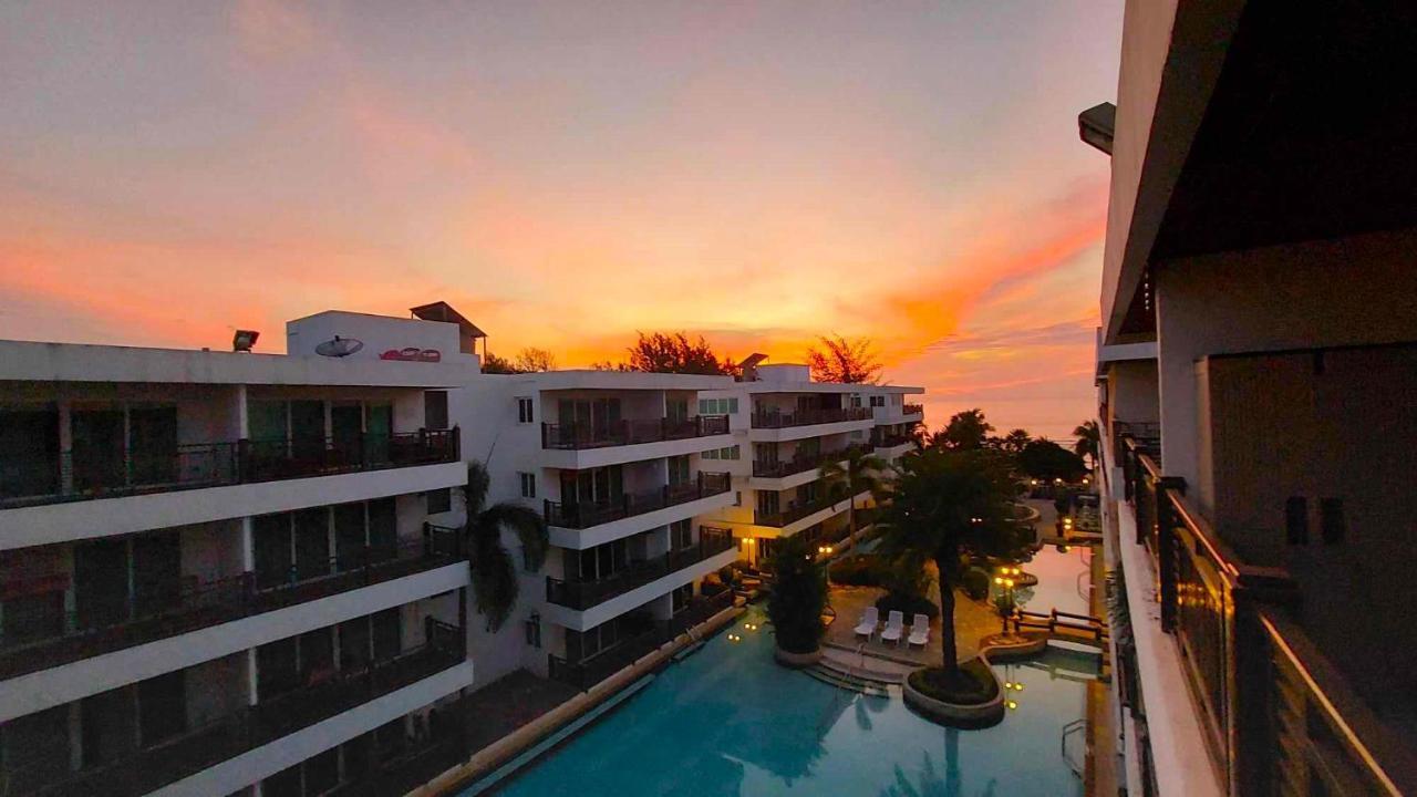 Apartment Beachfront With Balcony, Sea View & Pool View - Cha Am - Hua Hin *