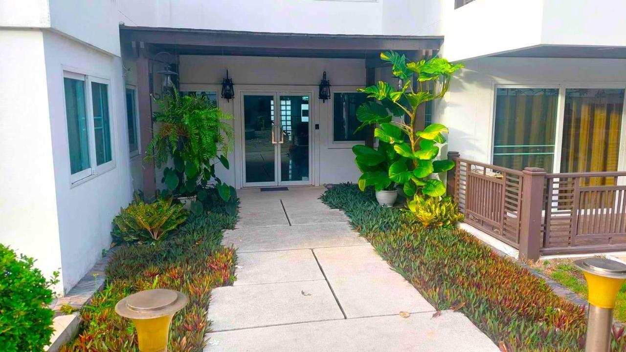 Beachfront With Balcony, Sea View & Pool View - Cha Am - Hua Hin