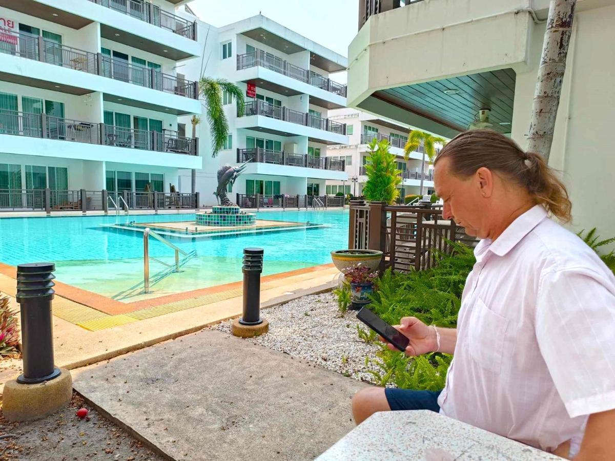 Beachfront With Balcony, Sea View & Pool View - Cha Am - Hua Hin Apartment *