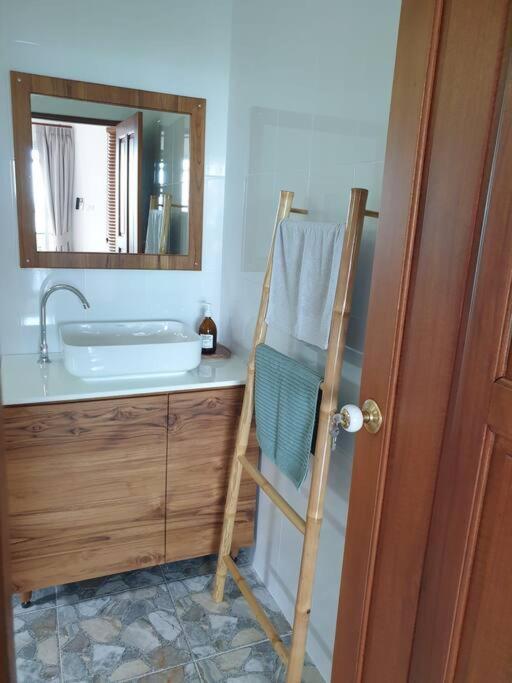 The Nest - Stylish One Bed House * Chaloklum
