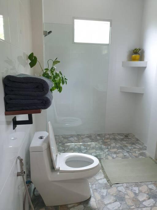 The Nest - Stylish One Bed House Villa