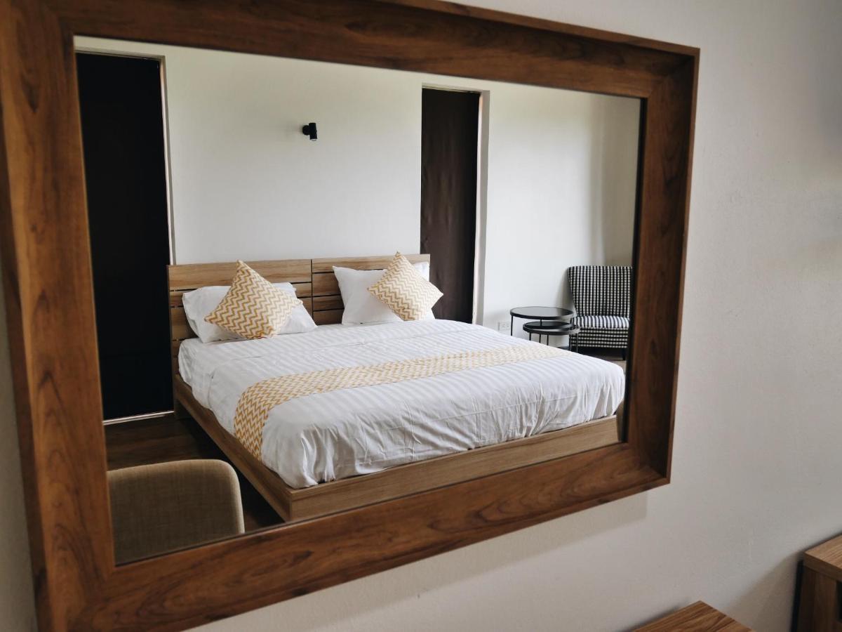 บ้านเพลิน Hotel *