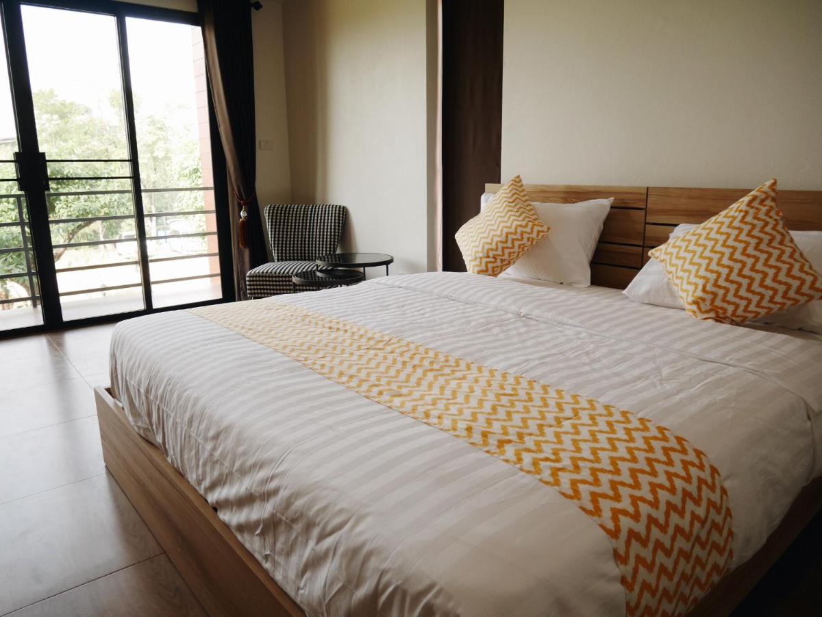 Hotel บ้านเพลิน Nakhon Sawan