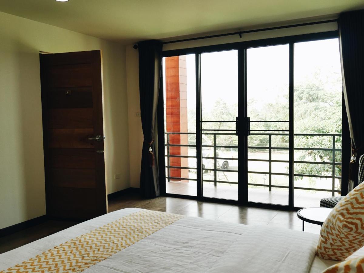 บ้านเพลิน Hotel