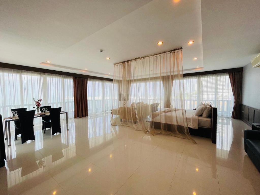 The Pattaya Hotel Na Chom Thian