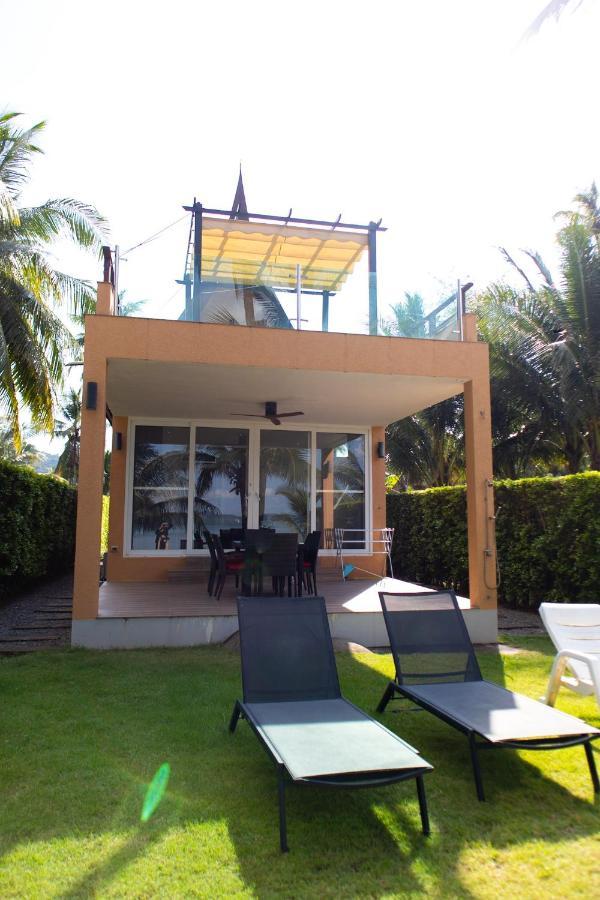 White 32b Villa