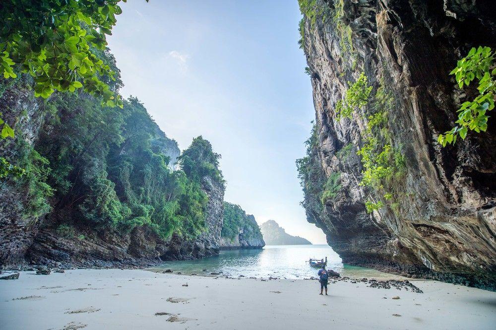 Hotel Maneetel Krabi Beachfront-sha 4*