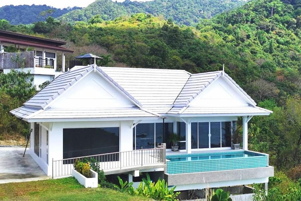 Baankuer Hill Pool Villa *