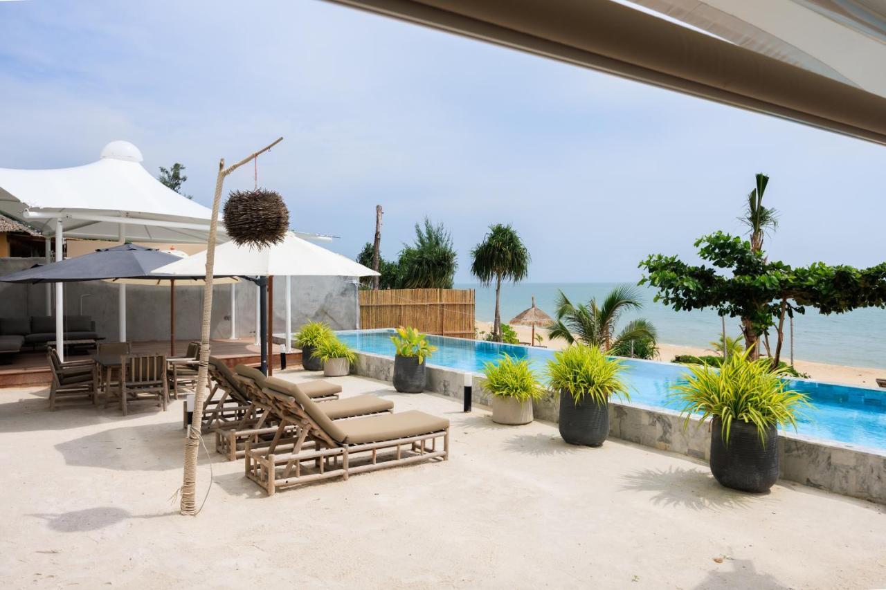 Elite Atoll Beachfront