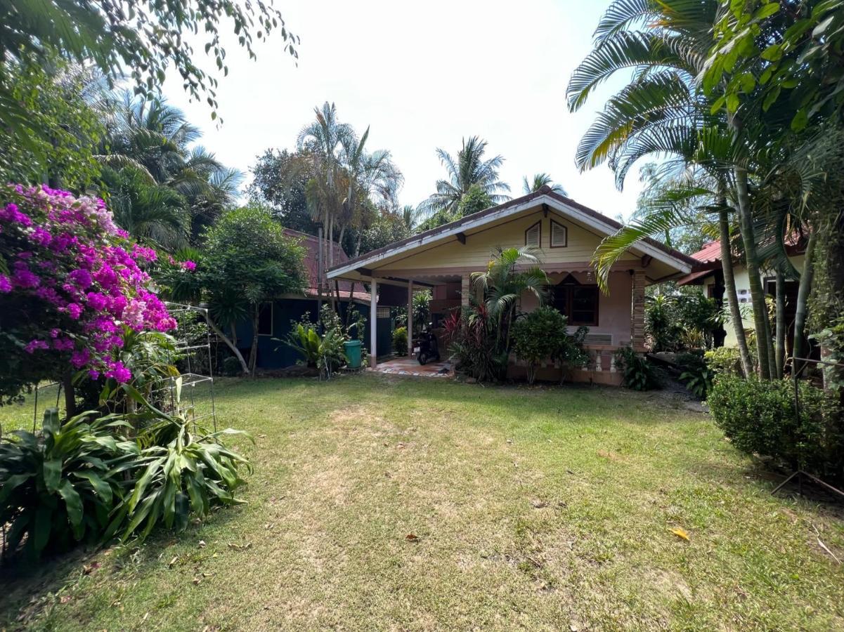 Resort Garden Bungalow Thai Mueang