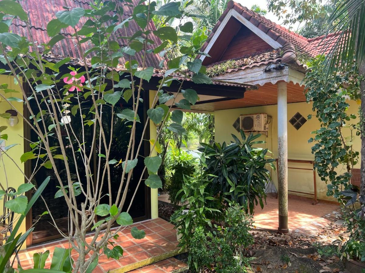 Garden Bungalow Resort *