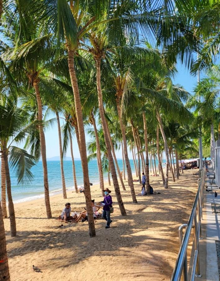 Happy Jomtien Beach