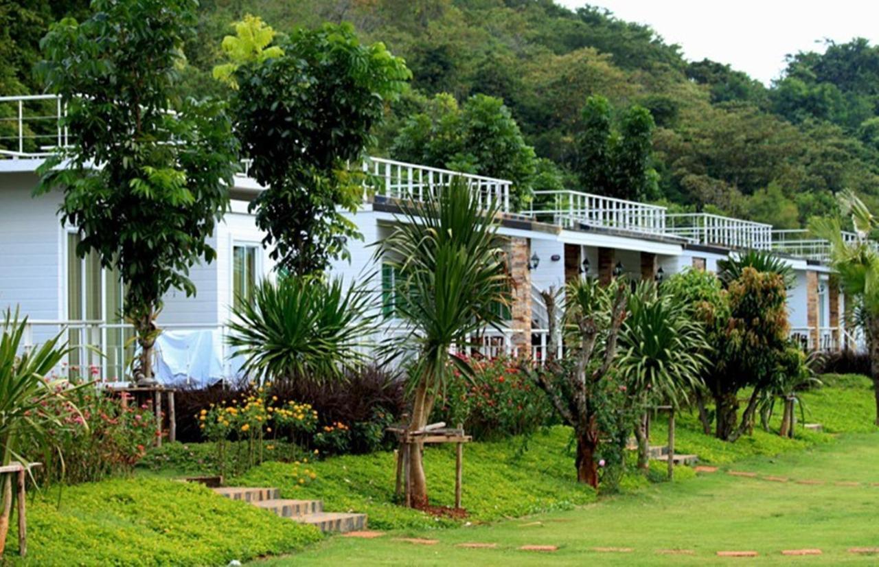 Yura Kiri Khao Yai Nong Nam Daeng