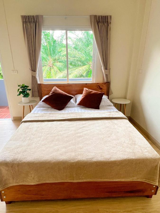 Private With Share Bathroom At Little Wild House Khaosok